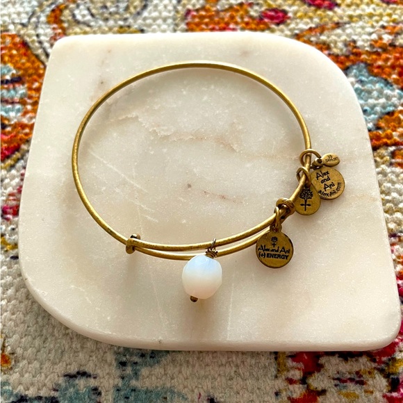 Rare Alex and Ani Gold Round Iridescent White Swarovski Crystal Charm Bracelet - Picture 2 of 2